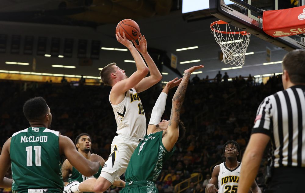 Iowa Hawkeyes guard Joe Wieskamp (10) against UW Green Bay Sunday, November 11, 2018 at Carver-Hawkeye Arena. (Brian Ray/hawkeyesports.com)