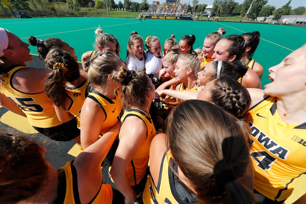 The Iowa Hawkeyes gather before their game against Indiana Sunday, September 16, 2018 at Grant Field. (Brian Ray/hawkeyesports.com)