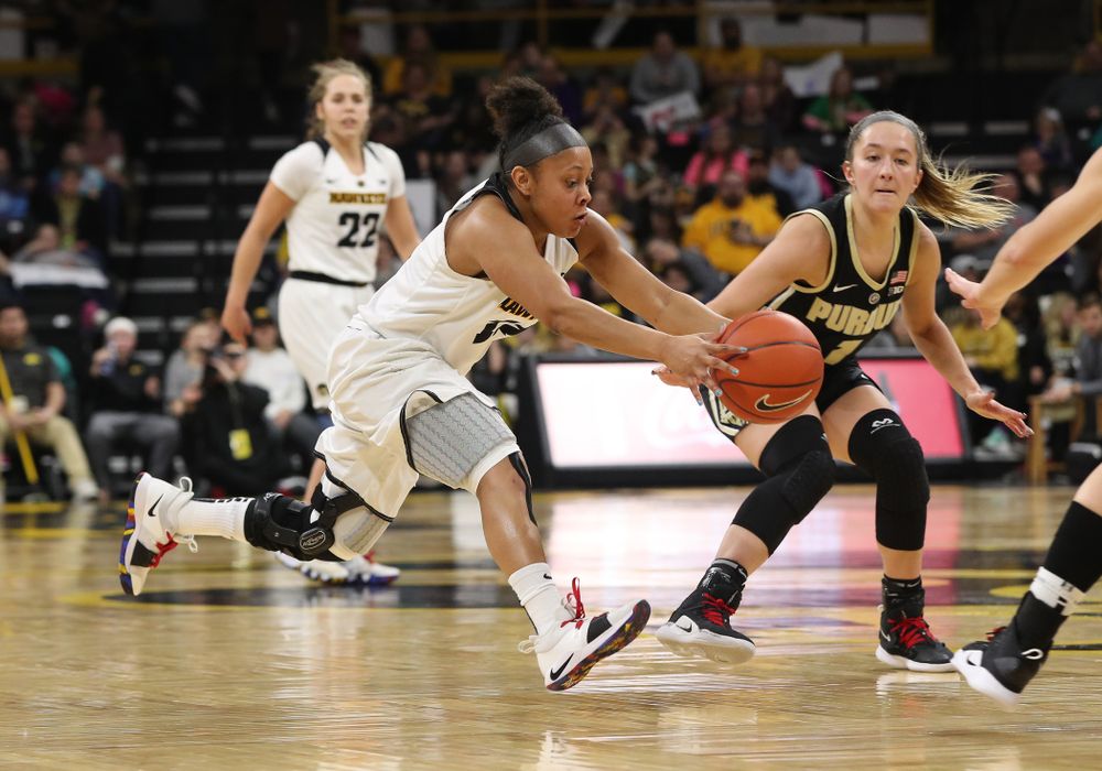 Iowa Hawkeyes guard Tania Davis (11) against the Purdue Boilermakers Sunday, January 27, 2019 at Carver-Hawkeye Arena. (Brian Ray/hawkeyesports.com)