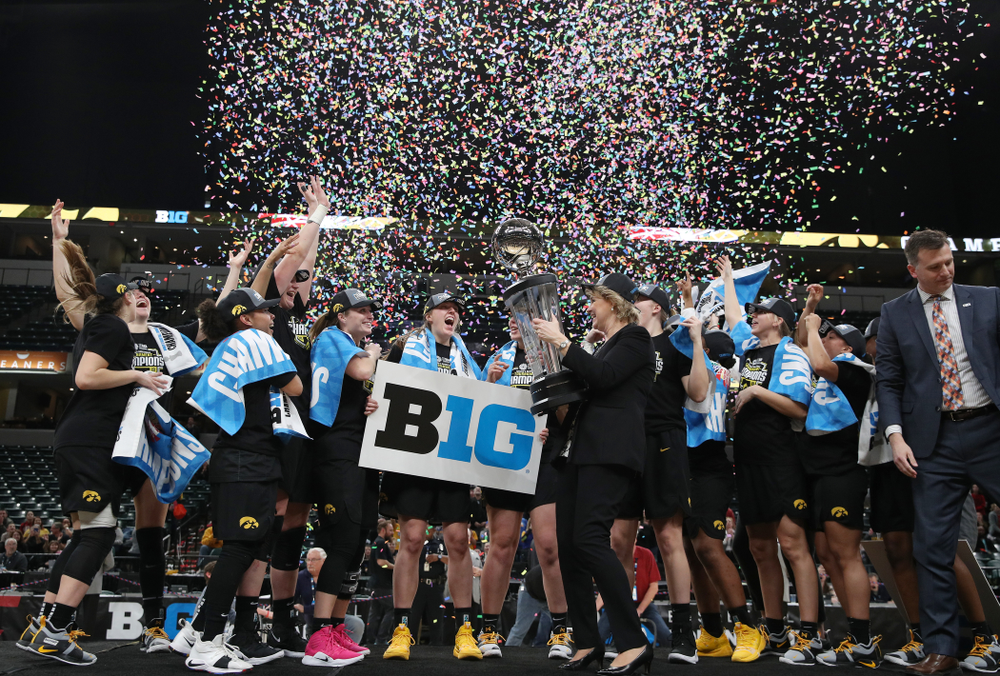 The Iowa Hawkeyes celebrate their victory overthe Maryland Terrapins in the Big Ten Championship Game Sunday, March 10, 2019 at Bankers Life Fieldhouse in Indianapolis, Ind. (Brian Ray/hawkeyesports.com)