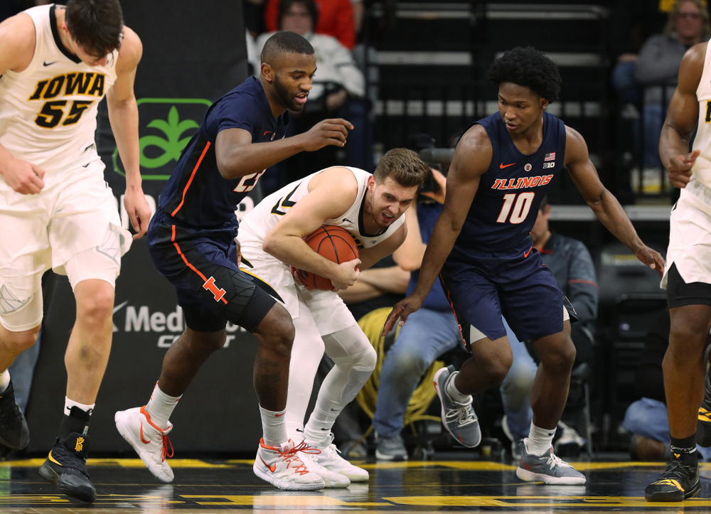 Iowa Hawkeyes guard Jordan Bohannon (3) against the Illinois Fighting Illini Sunday, January 20, 2019 at Carver-Hawkeye Arena. (Brian Ray/hawkeyesports.com)