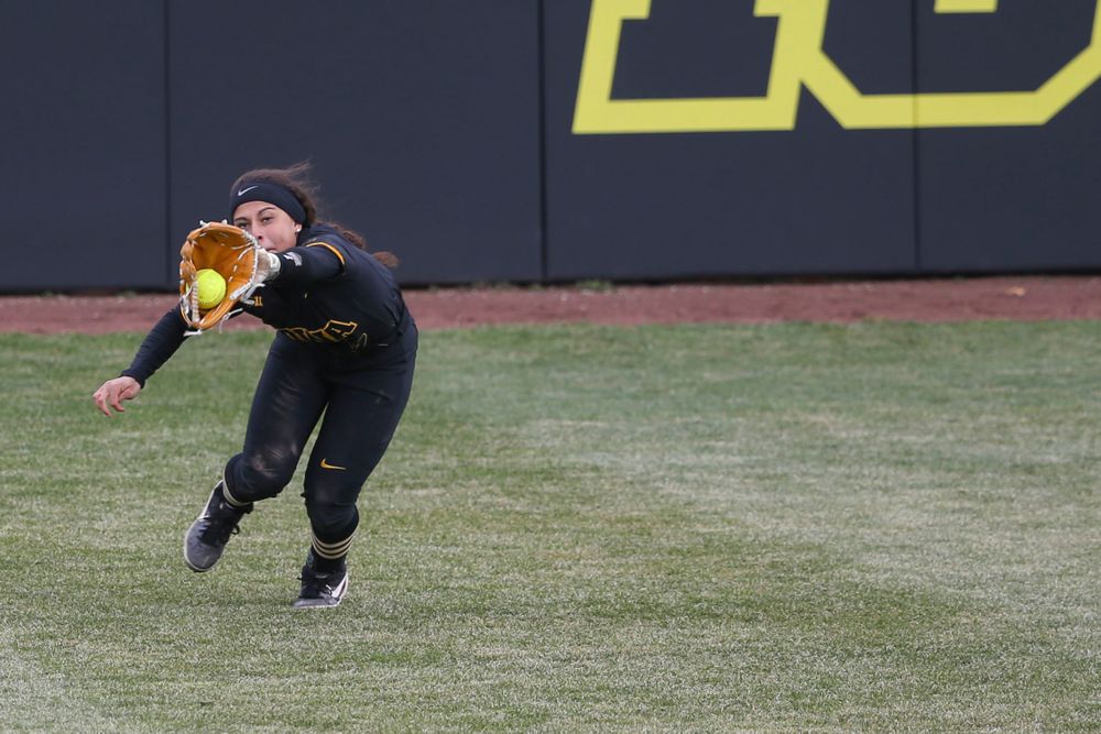 Iowa outfielder Lea Thompson (7) at game 2 vs Northwestern on Saturday, March 30, 2019 at Bob Pearl Field. (Lily Smith/hawkeyesports.com)