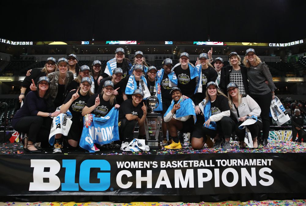 The Iowa Hawkeyes celebrate their victory overthe Maryland Terrapins in the Big Ten Championship Game Sunday, March 10, 2019 at Bankers Life Fieldhouse in Indianapolis, Ind. (Brian Ray/hawkeyesports.com)