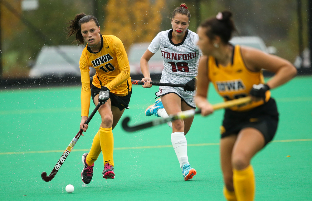 Iowa Hawkeyes defender Isabella Brown (10) dribbles during a game against Stanford at Grant Field on October 7, 2018. (Tork Mason/hawkeyesports.com)
