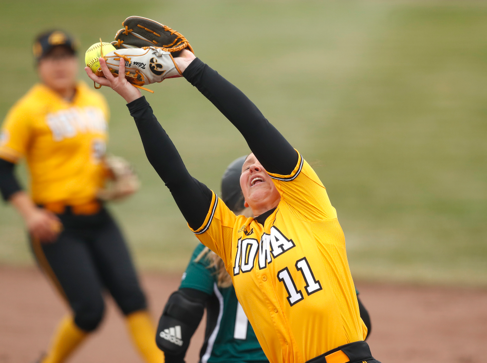 Iowa Hawkeyes starting pitcher/relief pitcher Mallory Kilian (11) against UW Green Bay Tuesday, March 27, 2018 at Bob Pearl Field. (Brian Ray/hawkeyesports.com)