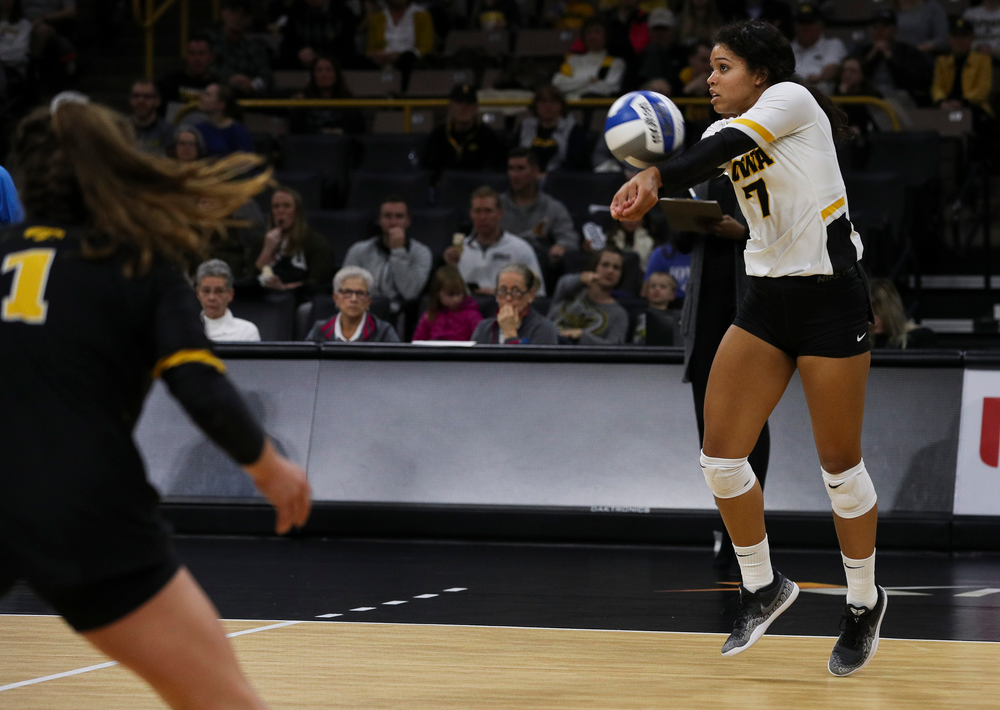 Iowa Hawkeyes setter Brie Orr (7) bumps the ball during a match against Rutgers at Carver-Hawkeye Arena on November 2, 2018. (Tork Mason/hawkeyesports.com)