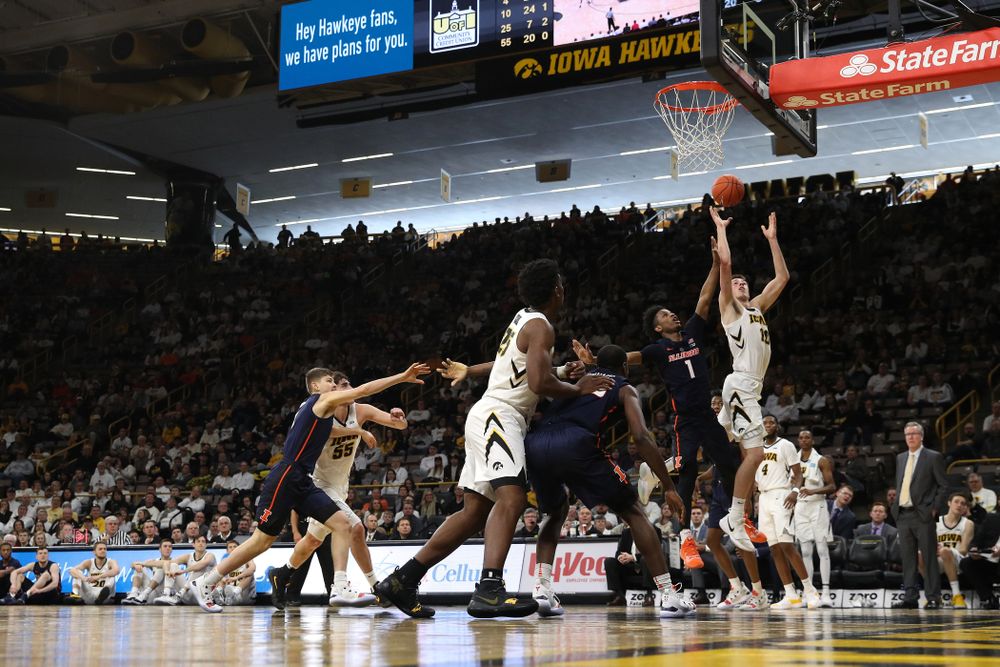 Iowa Hawkeyes guard Joe Wieskamp (10) against the Illinois Fighting Illini Sunday, January 20, 2019 at Carver-Hawkeye Arena. (Brian Ray/hawkeyesports.com)