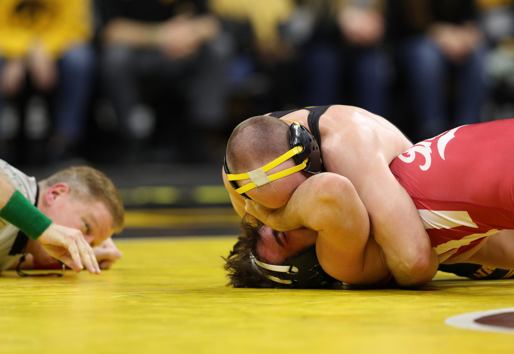 Iowa's Alex Marinelli wrestles Indiana's Dillon Hoey at 165 pounds Friday, February 15, 2019 at Carver-Hawkeye Arena. (Brian Ray/hawkeyesports.com)