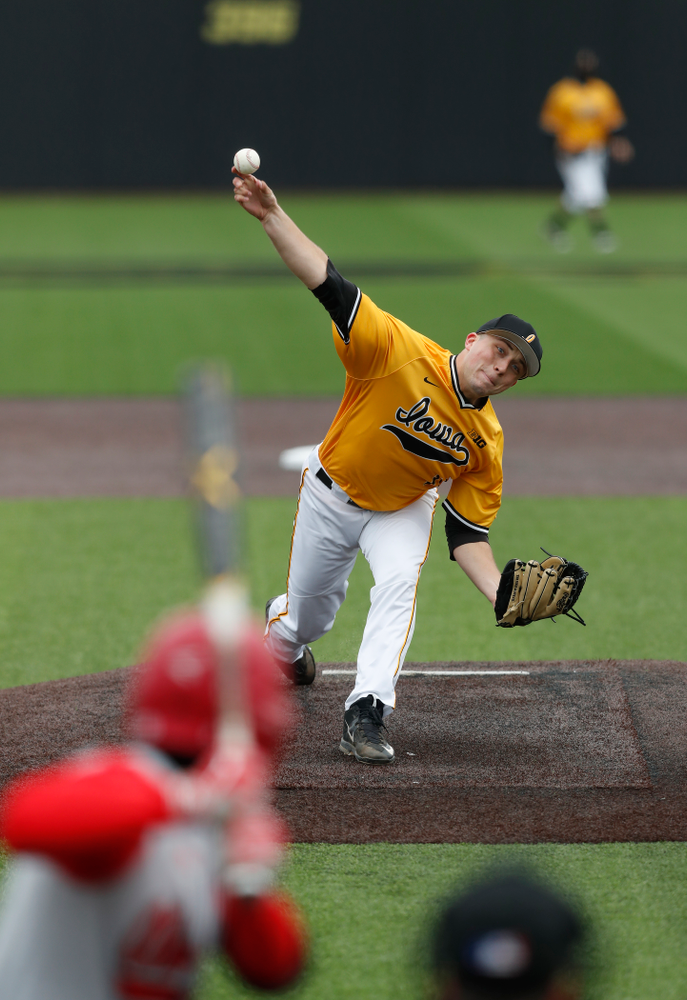 Iowa Hawkeyes pitcher Cole McDonald (11) against the Ohio State Buckeyes Sunday, April 8, 2018 at Duane Banks Field.(Brian Ray/hawkeyesports.com)
