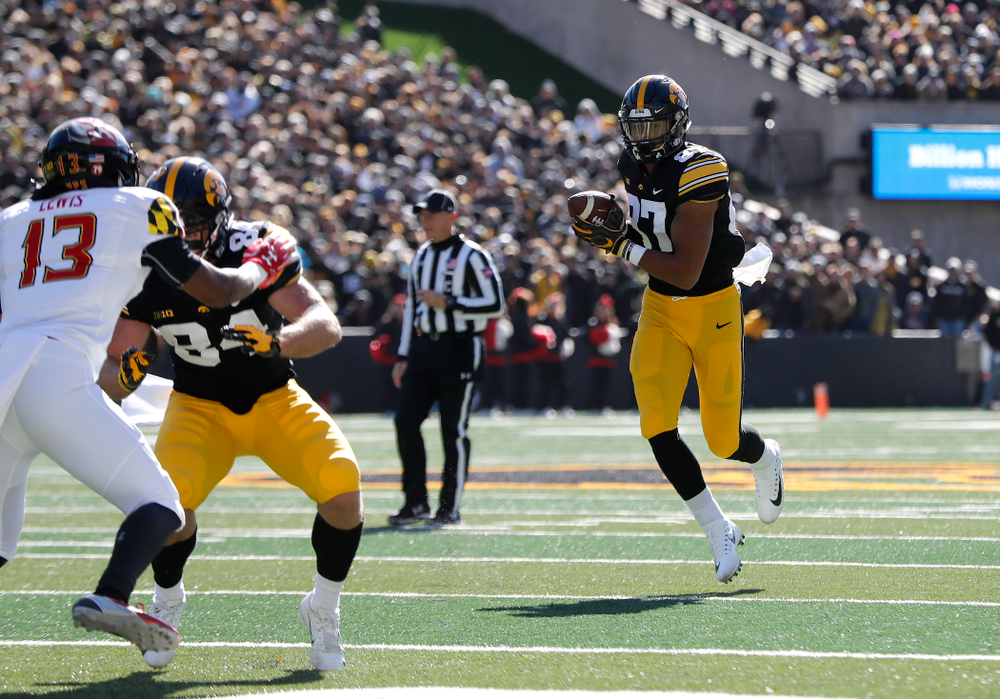 Iowa Hawkeyes tight end Noah Fant (87) against the Maryland Terrapins Saturday, October 20, 2018 at Kinnick Stadium (Brian Ray/hawkeyesports.com)
