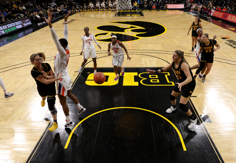 Iowa Hawkeyes guard Kate Martin (20) dishes off a pass to forward/center Monika Czinano against Clemson Wednesday, December 4, 2019 at Carver-Hawkeye Arena. (Brian Ray/hawkeyesports.com)