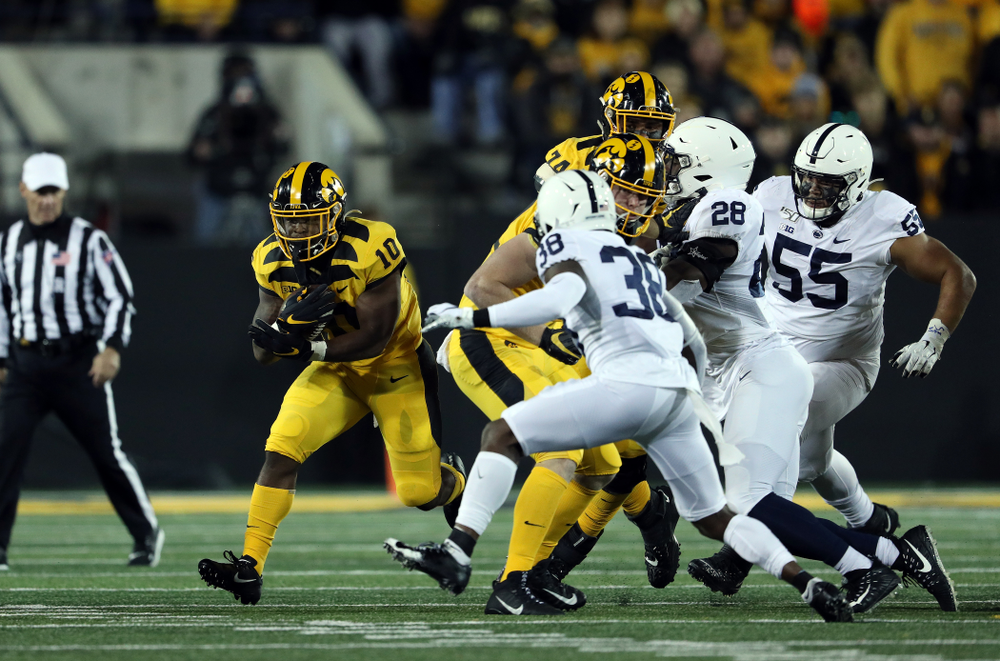 Iowa Hawkeyes running back Mekhi Sargent (10) against the Penn State Nittany Lions Saturday, October 12, 2019 at Kinnick Stadium. (Brian Ray/hawkeyesports.com)