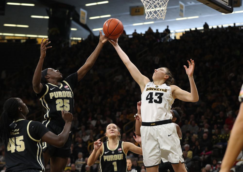 Iowa Hawkeyes forward Amanda Ollinger (43) against the Purdue Boilermakers Sunday, January 27, 2019 at Carver-Hawkeye Arena. (Brian Ray/hawkeyesports.com)