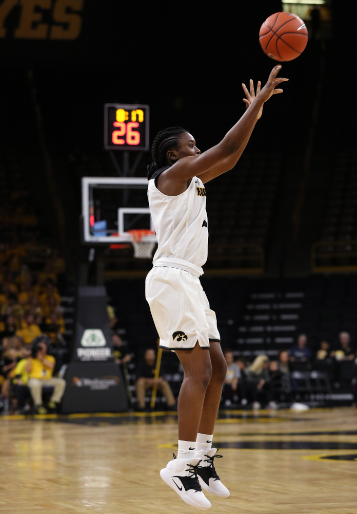 Iowa Hawkeyes guard Tomi Taiwo (1) against Dakota Wesleyan University Tuesday, November 6, 2018 at Carver-Hawkeye Arena. (Brian Ray/hawkeyesports.com)