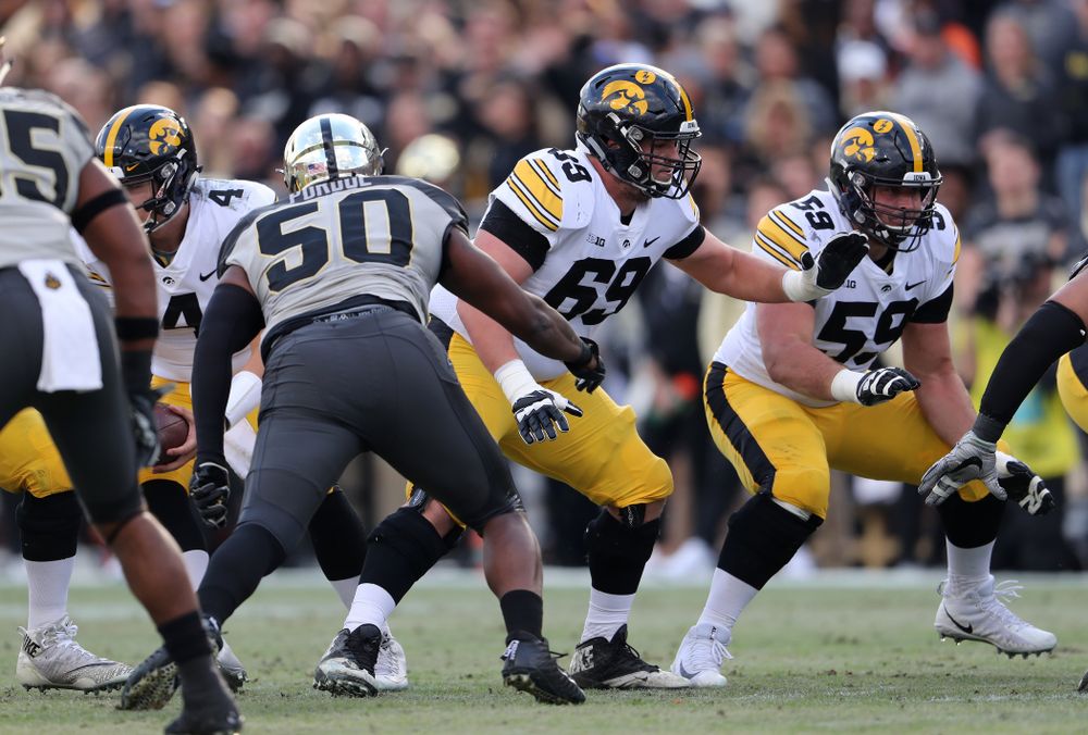 Iowa Hawkeyes offensive lineman Keegan Render (69) and offensive lineman Ross Reynolds (59) against the Purdue Boilermakers Saturday, November 3, 2018 Ross Ade Stadium in West Lafayette, Ind. (Brian Ray/hawkeyesports.com)