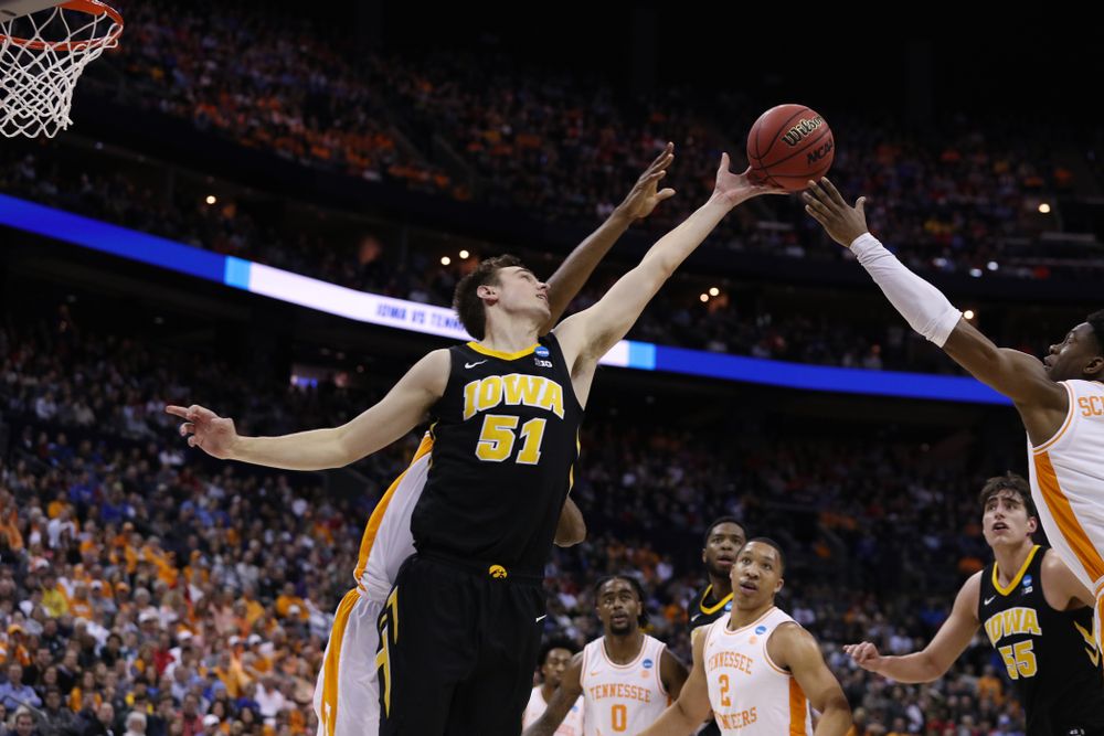 Iowa Hawkeyes forward Nicholas Baer (51) against the Tennessee Volunteers in the second round of the 2019 NCAA Men's Basketball Tournament Sunday, March 24, 2019 at Nationwide Arena in Columbus, Ohio. (Brian Ray/hawkeyesports.com)
