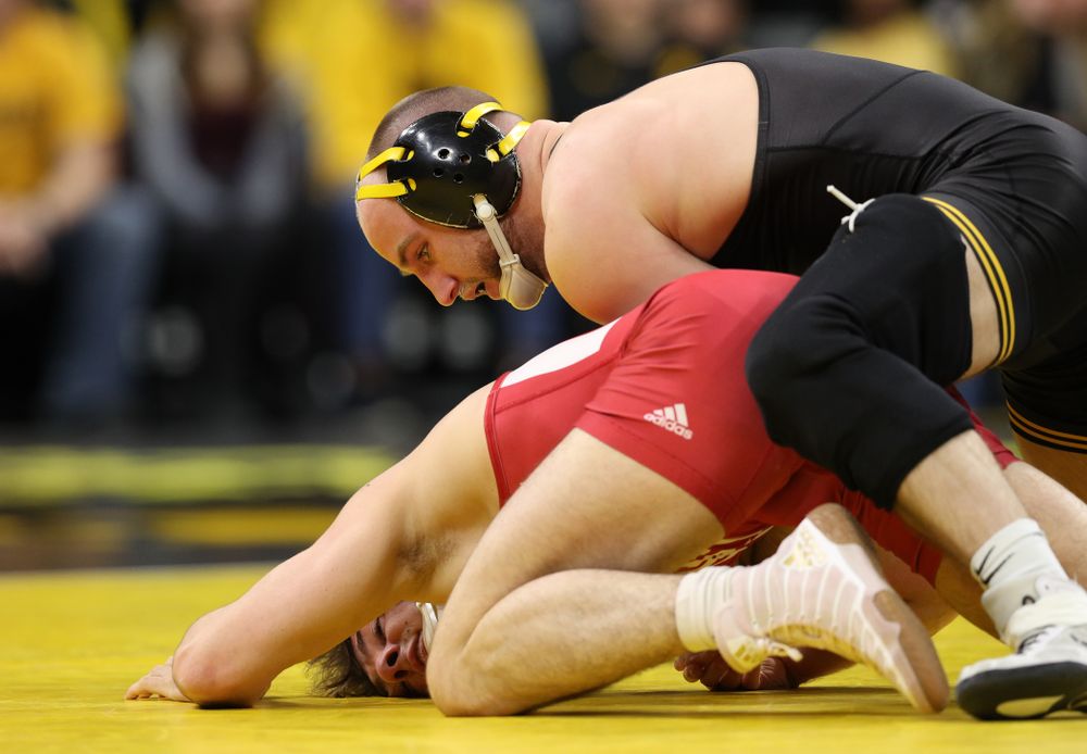 Iowa's Alex Marinelli wrestles Indiana's Dillon Hoey at 165 pounds Friday, February 15, 2019 at Carver-Hawkeye Arena. (Brian Ray/hawkeyesports.com)