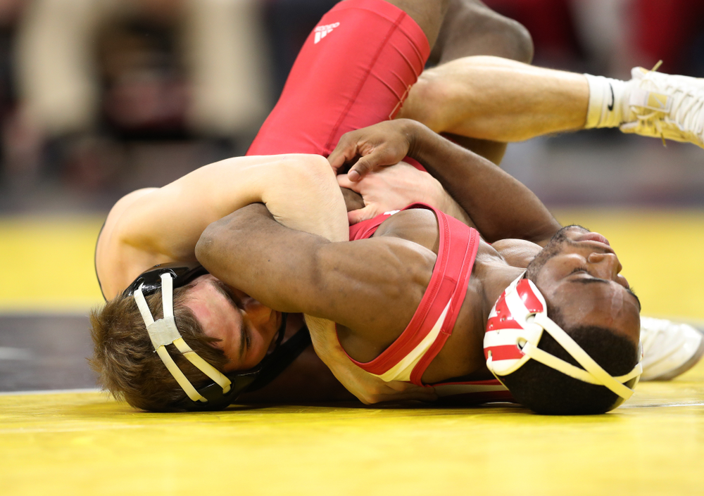 Iowa's Spencer Lee wrestles Indiana's Elijah Oliver at 125 pounds Friday, February 15, 2019 at Carver-Hawkeye Arena. (Brian Ray/hawkeyesports.com)