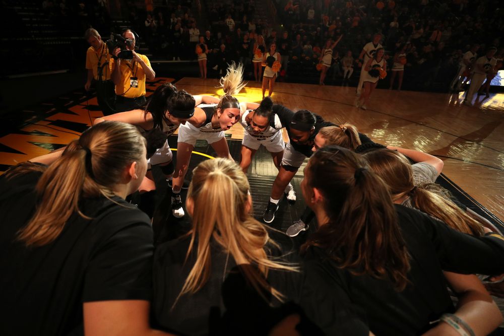 The Iowa Hawkeyes against Oral Roberts University Friday, November 9, 2018 at Carver-Hawkeye Arena. (Brian Ray/hawkeyesports.com)