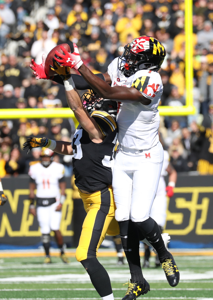 Iowa Hawkeyes defensive back Riley Moss (33) breaks up a pass against the Maryland Terrapins Saturday, October 20, 2018 at Kinnick Stadium (Max Allen/hawkeyesports.com)