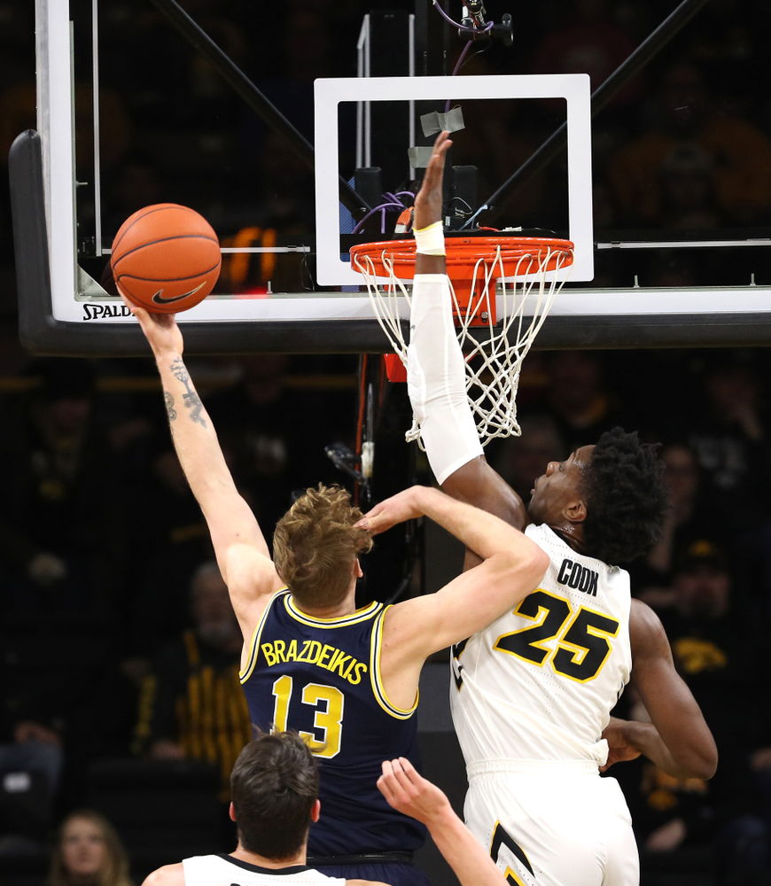 Iowa Hawkeyes forward Tyler Cook (25) against the Michigan Wolverines Friday, February 1, 2019 at Carver-Hawkeye Arena. (Brian Ray/hawkeyesports.com)