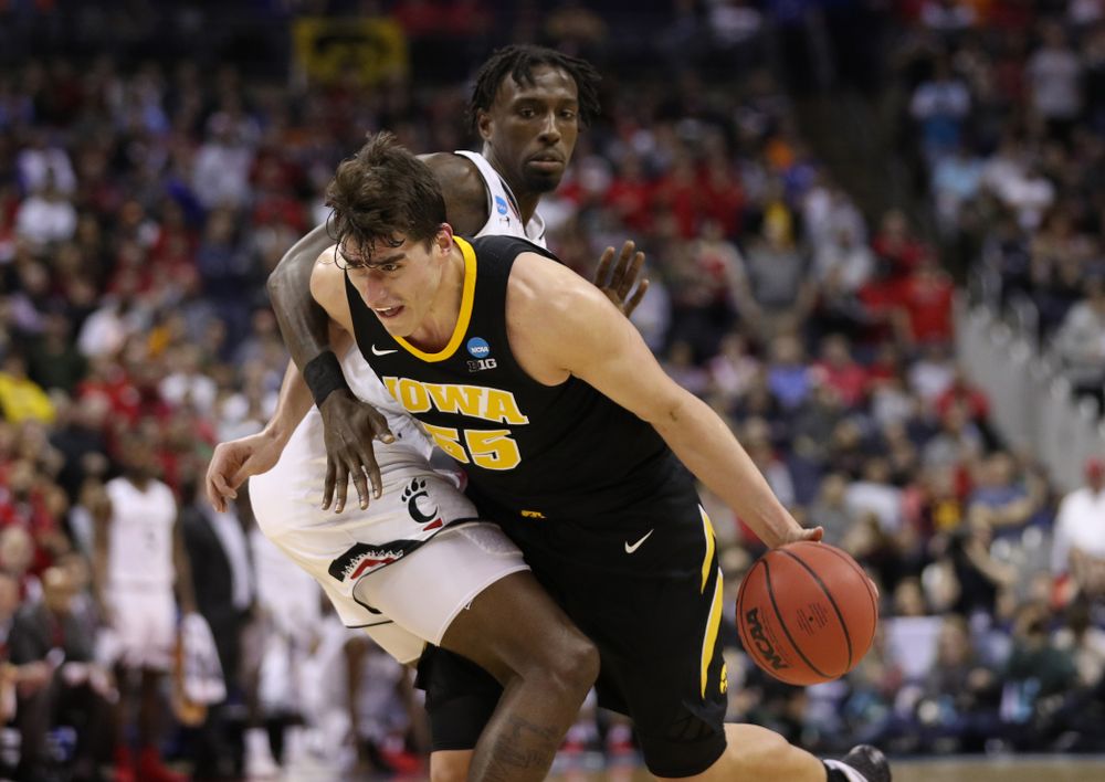 Iowa Hawkeyes forward Luka Garza (55) against the Cincinnati Bearcats in the first round of the 2019 NCAA Men's Basketball Tournament Friday, March 22, 2019 at Nationwide Arena in Columbus, Ohio. (Brian Ray/hawkeyesports.com)