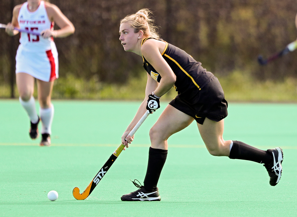 Iowa’s Nikki Freeman (8) looks to pass during the third quarter of their match at Grant Field in Iowa City on Friday, Oct 4, 2019. (Stephen Mally/hawkeyesports.com)