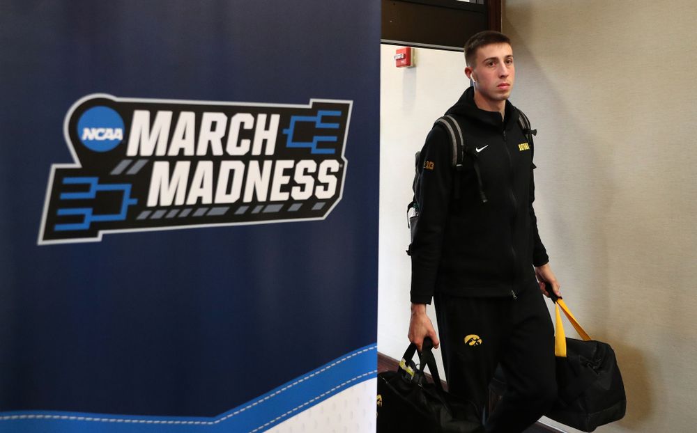 Iowa Hawkeyes guard Joe Wieskamp (10) arrives at the team hotel in Columbus for the first and second rounds of the 2019 NCAA Men's Basketball Tournament Wednesday, March 20, 2019. (Brian Ray/hawkeyesports.com)