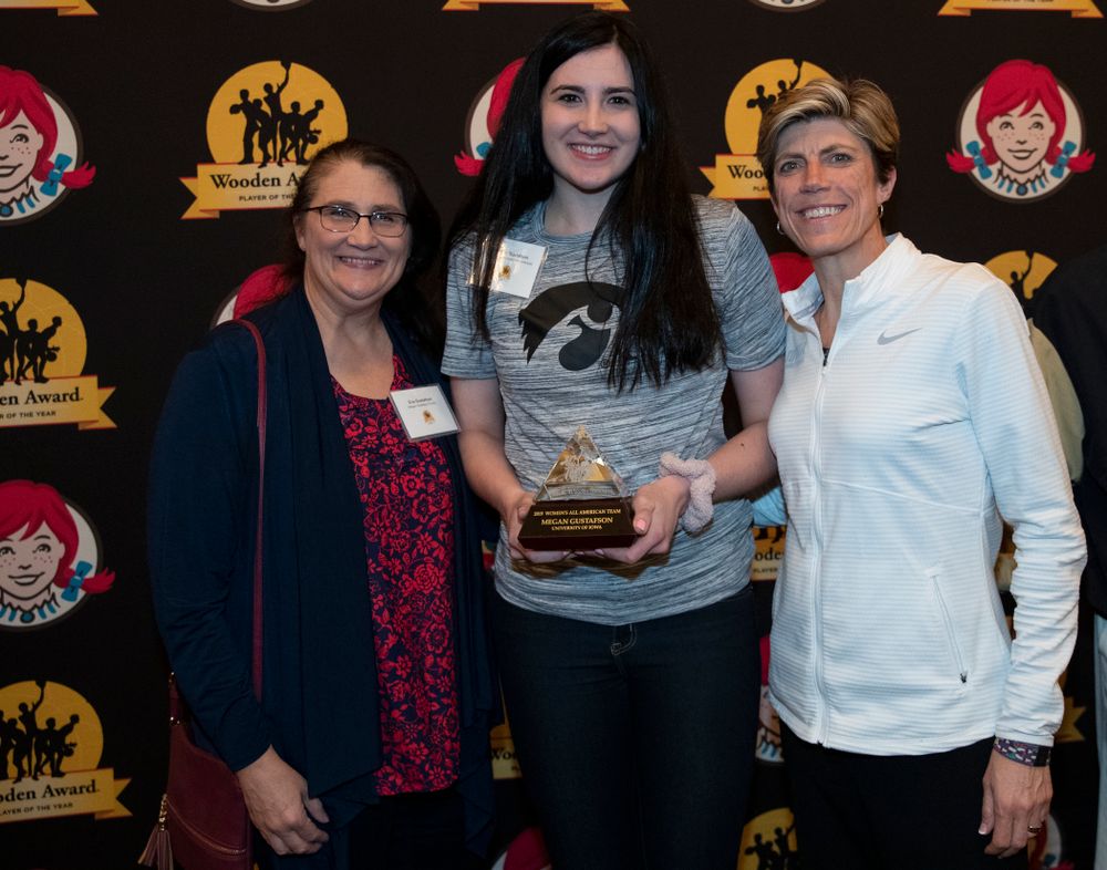 Iowa Hawkeyes forward Megan Gustafson (10) with her mother eva and associate head coach Jan Jensen during the Wooden Award DukeÕs Dinner Thursday, April 11, 2019 at the LA Athletic Club. (Brian Ray/hawkeyesports.com)