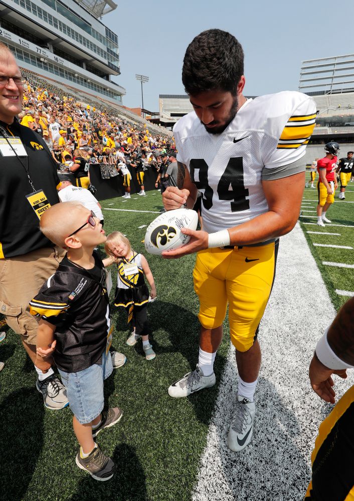 Iowa Hawkeyes defensive end A.J. Epenesa (94) during Kids Day Saturday, August 11, 2018 at Kinnick Stadium. (Brian Ray/hawkeyesports.com)