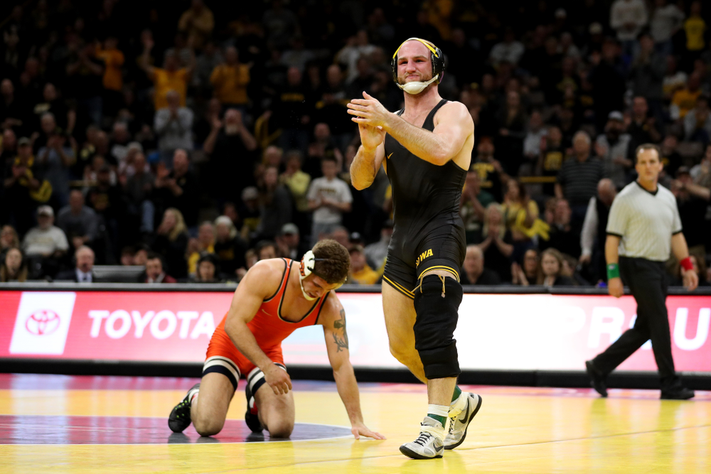 Iowa’s Alex Marinelli Wrestles Oklahoma State’s Travis Wittlake at 165 pounds Sunday, February 23, 2020 at Carver-Hawkeye Arena. Marinelli won the match 3-2. (Brian Ray/hawkeyesports.com)