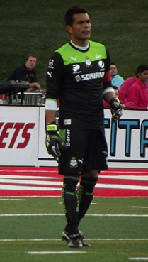 Laguna Santos keeper Oswaldo Sanchez