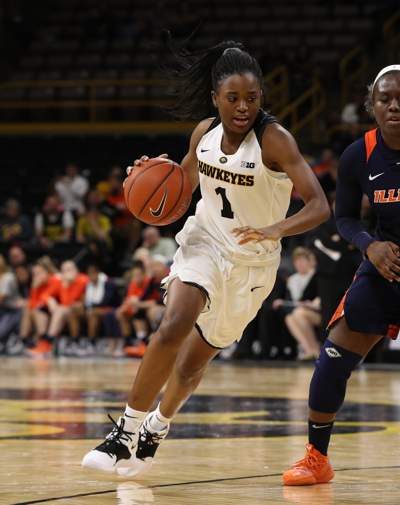 Iowa Hawkeyes guard Tomi Taiwo (1) against the Illinois Fighting Illini Thursday, February 14, 2019 at Carver-Hawkeye Arena. (Brian Ray/hawkeyesports.com)