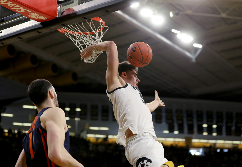 Iowa Hawkeyes forward Luka Garza (55) dunk the ball against the Illinois Fighting Illini Sunday, February 2, 2020 at Carver-Hawkeye Arena. (Brian Ray/hawkeyesports.com)