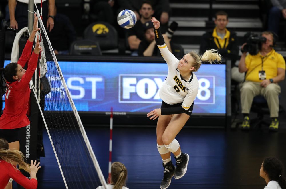 Iowa Hawkeyes right side hitter Reghan Coyle (8) against the Ohio State Buckeyes Saturday, November 24, 2018 at Carver-Hawkeye Arena. (Brian Ray/hawkeyesports.com)