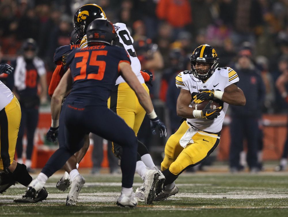 Iowa Hawkeyes running back Toren Young (28) against the Illinois Fighting Illini Saturday, November 17, 2018 at Memorial Stadium in Champaign, Ill. (Brian Ray/hawkeyesports.com)