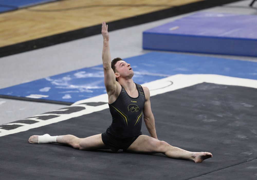 Iowa's Jake Brodarzon competes on the floor against Oklahoma Saturday, February 9, 2019 at Carver-Hawkeye Arena. (Brian Ray/hawkeyesports.com)