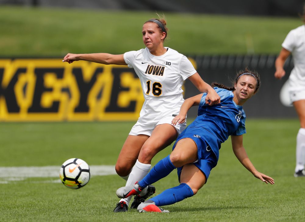 Iowa Hawkeyes Olivia Hellweg (16) against the Creighton Bluejays Sunday, August 19, 2018 at the Iowa Soccer Complex. (Brian Ray/hawkeyesports.com)