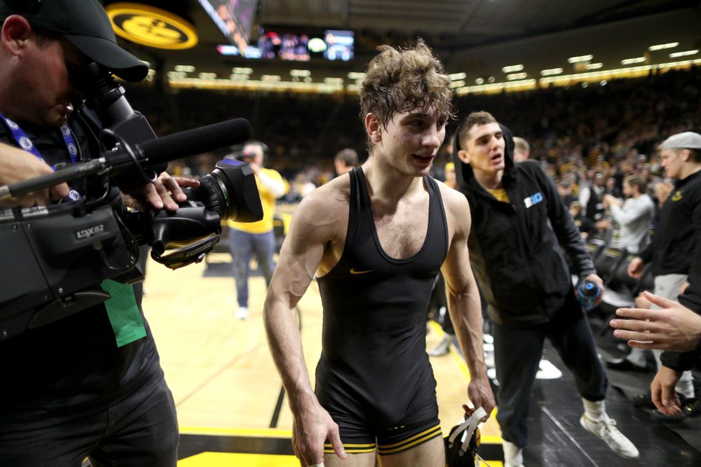 IowaÕs Austin DeSanto wrestles WisconsinÕs Seth Gross at 133 pounds Sunday, December 1, 2019 at Carver-Hawkeye Arena. DeSanto won the match 6-2. (Brian Ray/hawkeyesports.com)