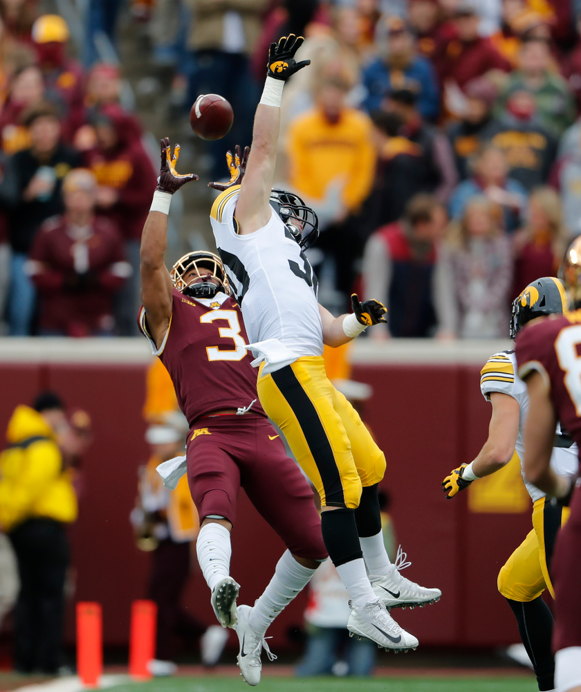 Iowa Hawkeyes defensive back Jake Gervase (30) against the Minnesota Golden Gophers Saturday, October 6, 2018 at TCF Bank Stadium. (Brian Ray/hawkeyesports.com)