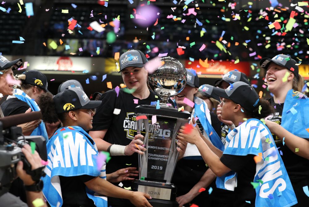 The Iowa Hawkeyes celebrate their victory overthe Maryland Terrapins in the Big Ten Championship Game Sunday, March 10, 2019 at Bankers Life Fieldhouse in Indianapolis, Ind. (Brian Ray/hawkeyesports.com)