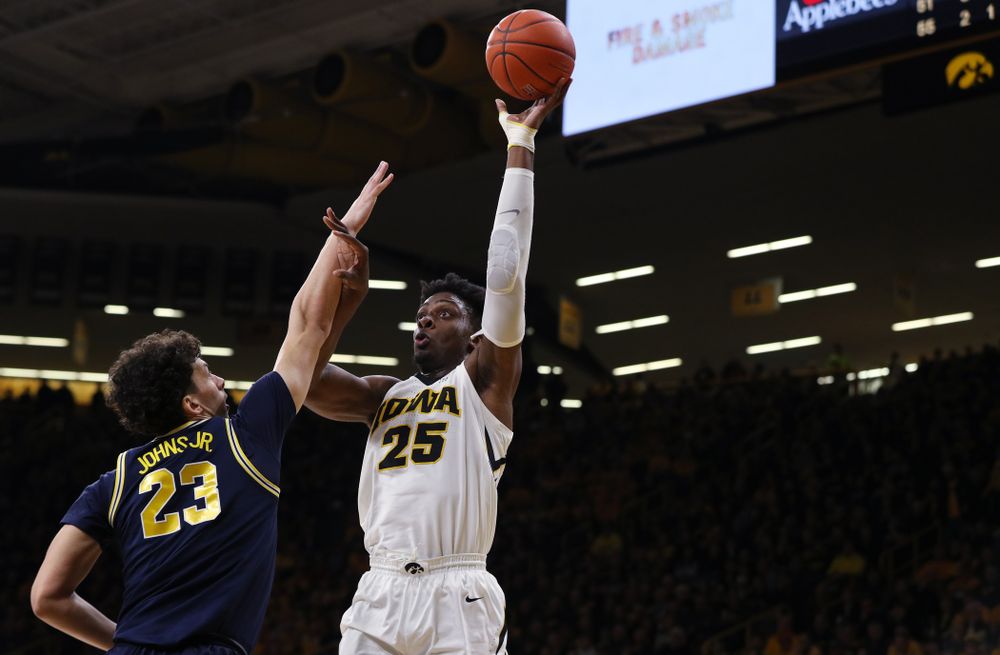 Iowa Hawkeyes forward Tyler Cook (25) against the Michigan Wolverines Friday, February 1, 2019 at Carver-Hawkeye Arena. (Brian Ray/hawkeyesports.com)