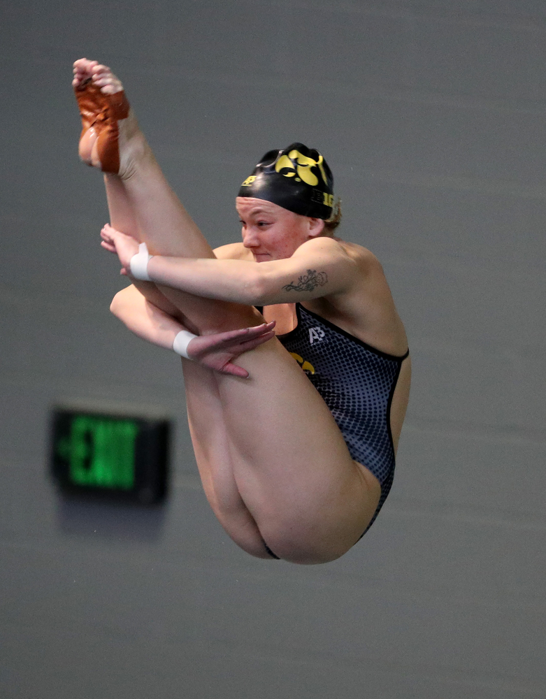 IowaÕs Thelma Strandberg competes on the 3 meter springboard against Notre Dame and Illinois Saturday, January 11, 2020 at the Campus Recreation and Wellness Center. (Brian Ray/hawkeyesports.com)