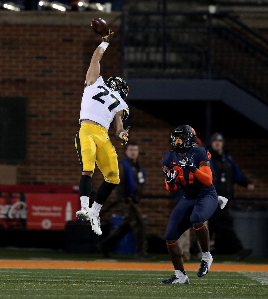 Iowa Hawkeyes defensive back Amani Hooker (27) against the Illinois Fighting Illini Saturday, November 17, 2018 at Memorial Stadium in Champaign, Ill. (Brian Ray/hawkeyesports.com)