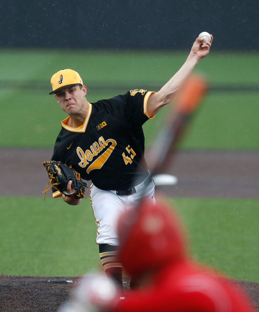 Iowa Hawkeyes pitcher Kyle Shimp (45) against the Bradley Braves Wednesday, March 28, 2018 at Duane Banks Field. (Brian Ray/hawkeyesports.com)