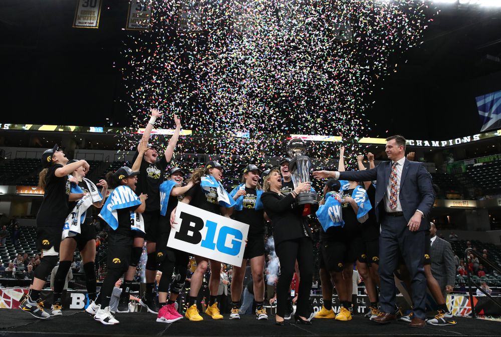 The Iowa Hawkeyes celebrate their victory overthe Maryland Terrapins in the Big Ten Championship Game Sunday, March 10, 2019 at Bankers Life Fieldhouse in Indianapolis, Ind. (Brian Ray/hawkeyesports.com)