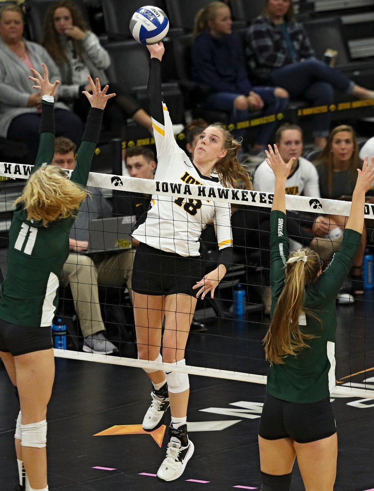 Iowa’s Hannah Clayton (18) lines up a shot during the first set of their volleyball match at Carver-Hawkeye Arena in Iowa City on Sunday, Oct 13, 2019. (Stephen Mally/hawkeyesports.com)