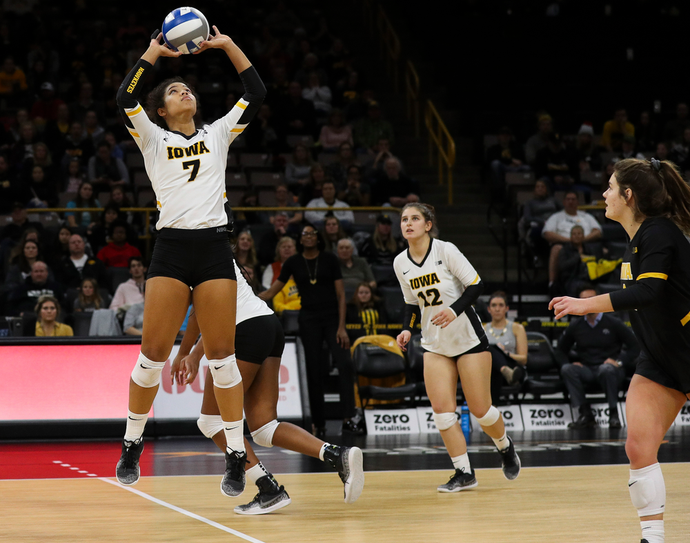 Iowa Hawkeyes setter Brie Orr (7) sets the ball during a match against Maryland at Carver-Hawkeye Arena on November 23, 2018. (Tork Mason/hawkeyesports.com)