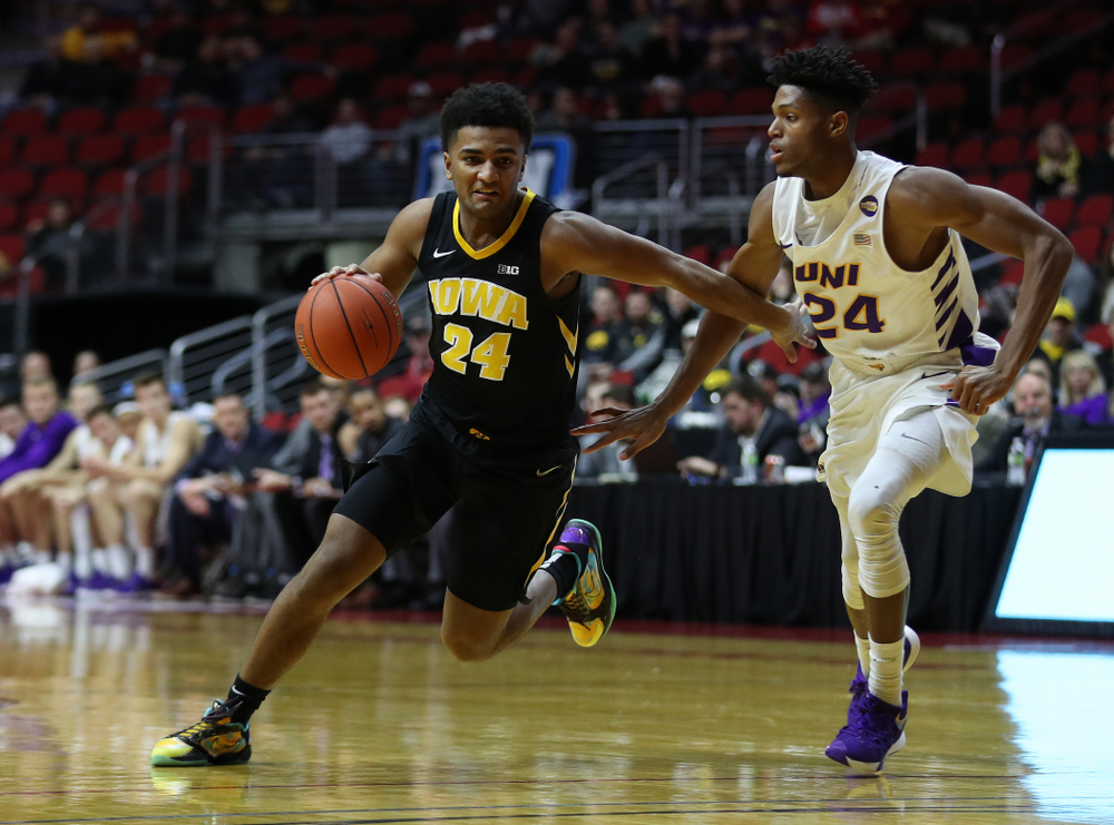 Iowa Hawkeyes guard Nicolas Hobbs (24) against the Northern Iowa Panthers in the Hy-Vee Classic Saturday, December 15, 2018 at Wells Fargo Arena in Des Moines. (Brian Ray/hawkeyesports.com)