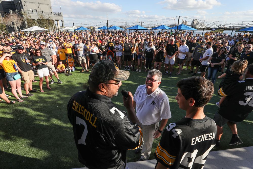 Epenesa Epenesa pays tribute to fallen Hawkeye Football teammate Ryan Driscoll as he is introduced during the Hawkeye Huddle Monday, December 31, 2018 at Sparkman Wharf in Tampa, FL. (Brian Ray/hawkeyesports.com)